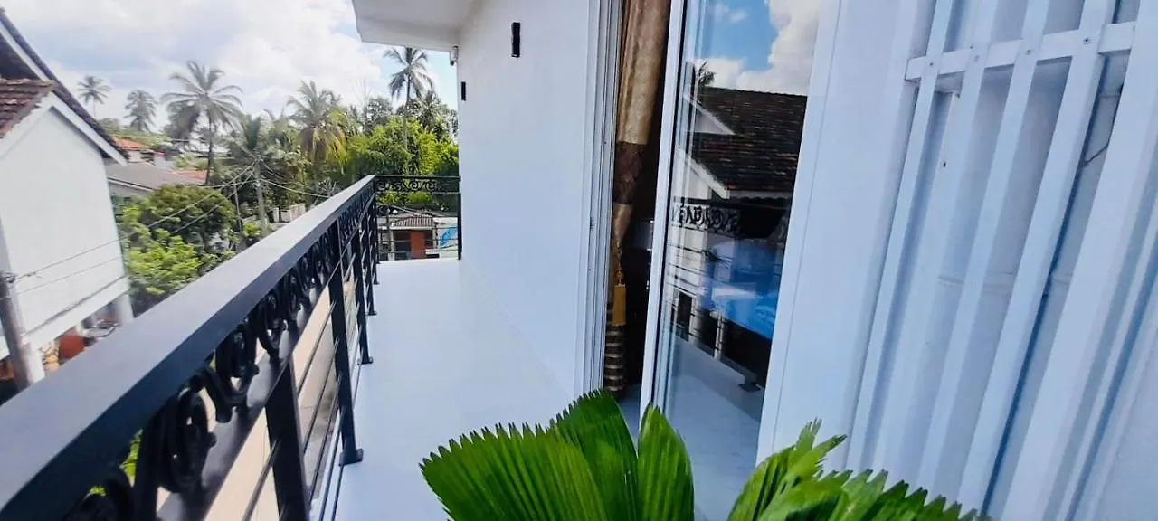 Ivory Laze Hotel نيجومبو بيت ضيافة